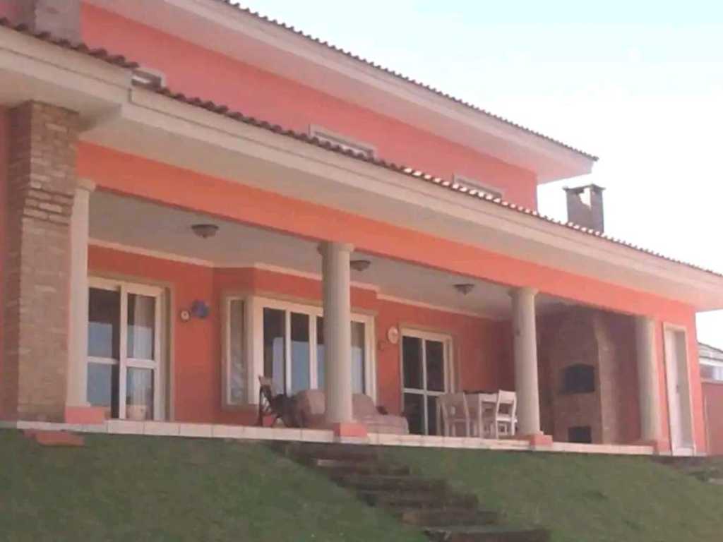 Casa em condomínio Granja Viana muito verde e paz