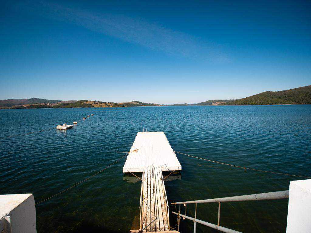 Casa na Beira do lago de Escarpas em Capitólio c/5 suítes e 2 Demi suítes