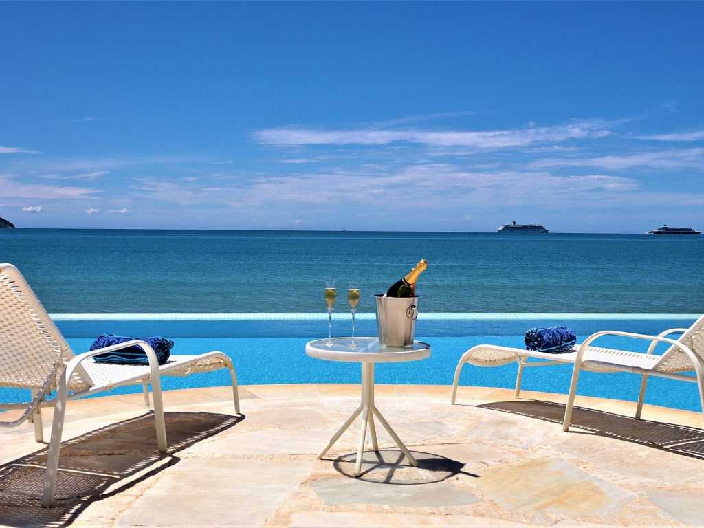 Buz043 - Luxury 9 bedroom villa with sea front pool
