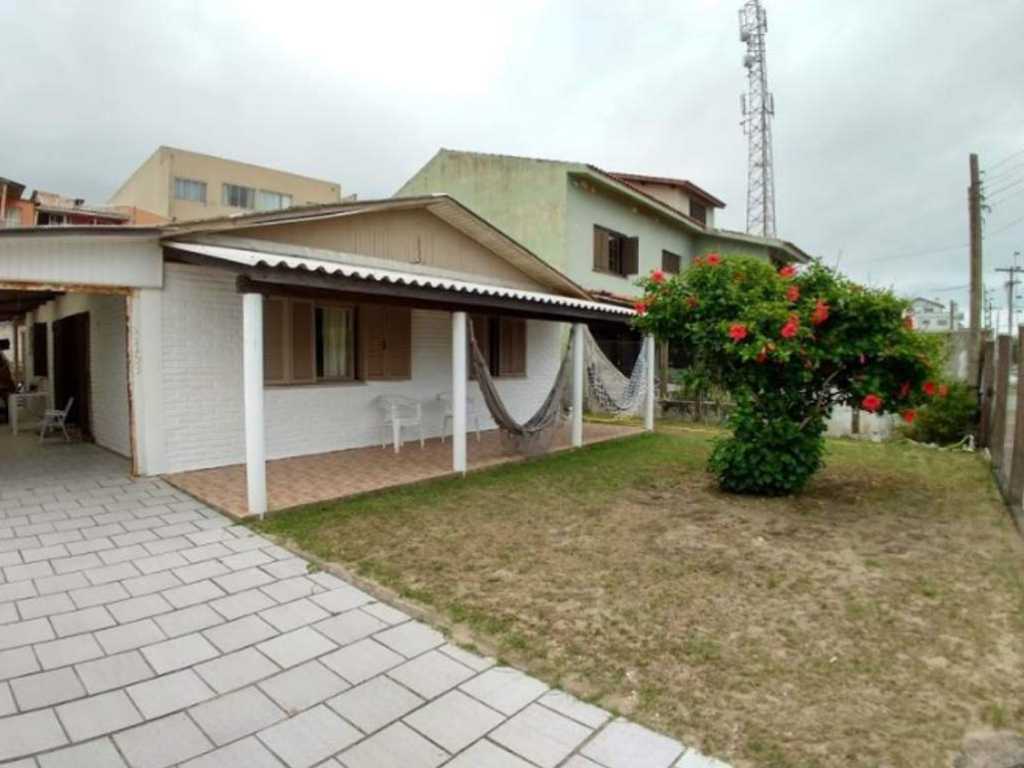 Casa para Temporada, Cidreira / RS, bairro Centro, 4 dormitórios, 2 banheiros, 2 vagas de garagens, mobiliado