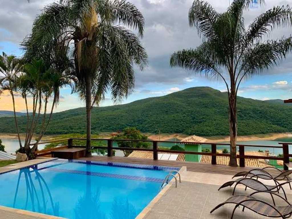 House with unparalleled views of Lake Furnas in Capitólio-MG