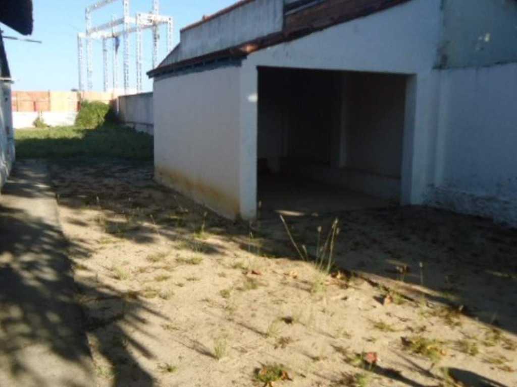 Casa Aluguel Temporada fundo com a praia. Ótima localização.