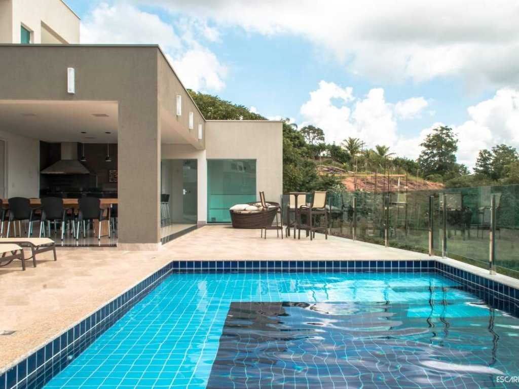 Casa em Escarpas do Lago, com 8 suítes, muito bem equipada