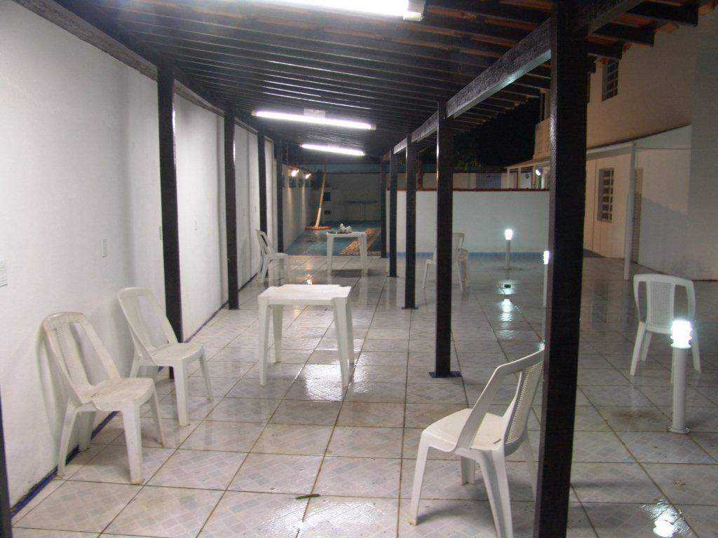 Grande Casa com 3 andares e muito espaco, piscina 4 x 8 m ...