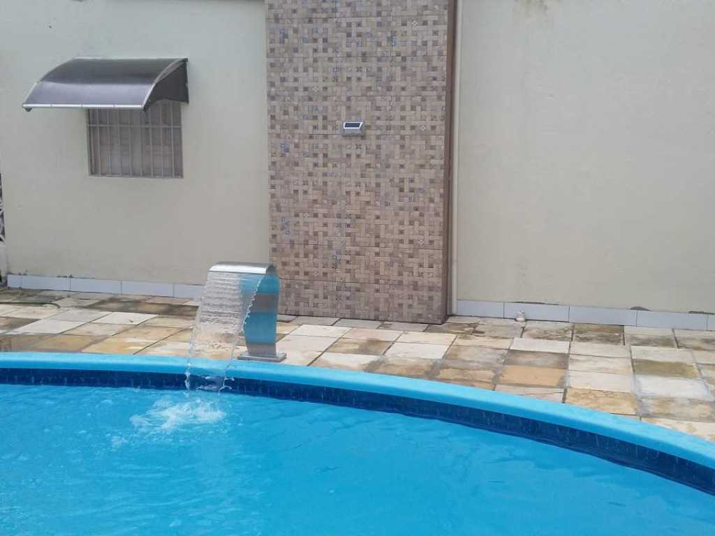 Casa com piscina entre Enseadas e Gaibu
