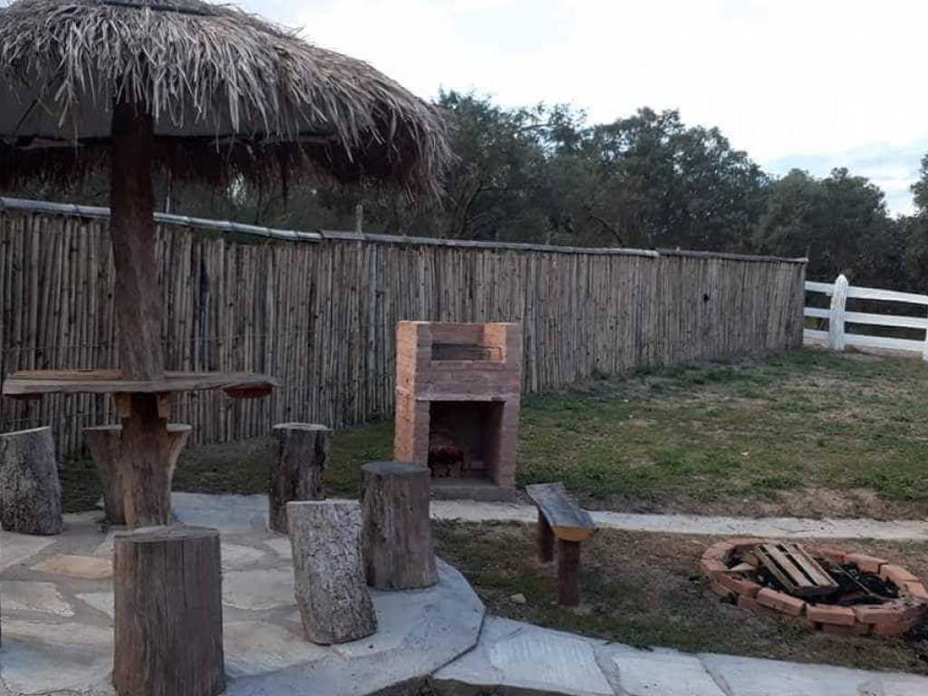 CASA NA LUA chalé em meio a natureza com vista para as montanhas a 500 metros da cachoeira da lua