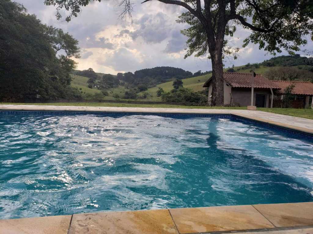 Linda e aconchegante chácara com piscina em Mairinque