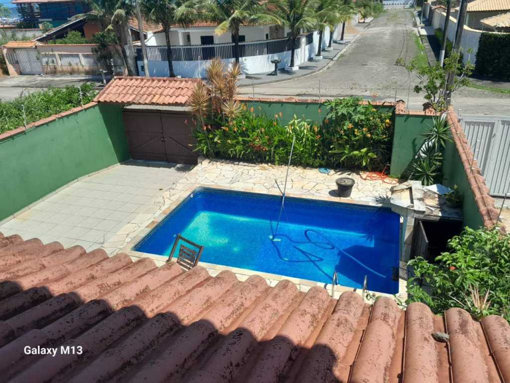 Excelente casa com piscina para temporada