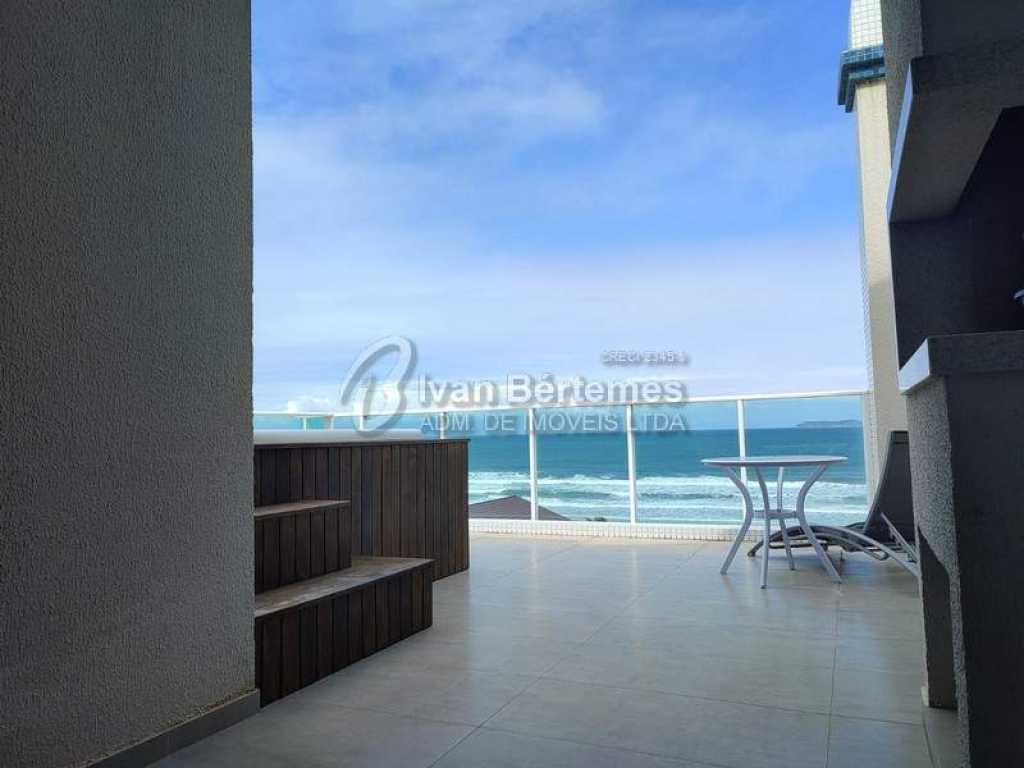 LINDA COBERTURA DUPLEX, COM JACUZZI, LOCALIZADA NA AVENIDA DA PRAIA DO MARISCAL, À 20 METROS DO MAR.