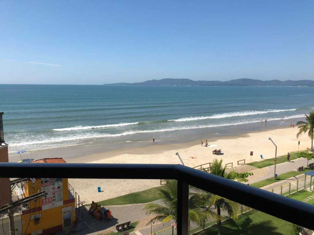 Apartamento com vista para a praia com 3 quartos com ar - Meia Praia