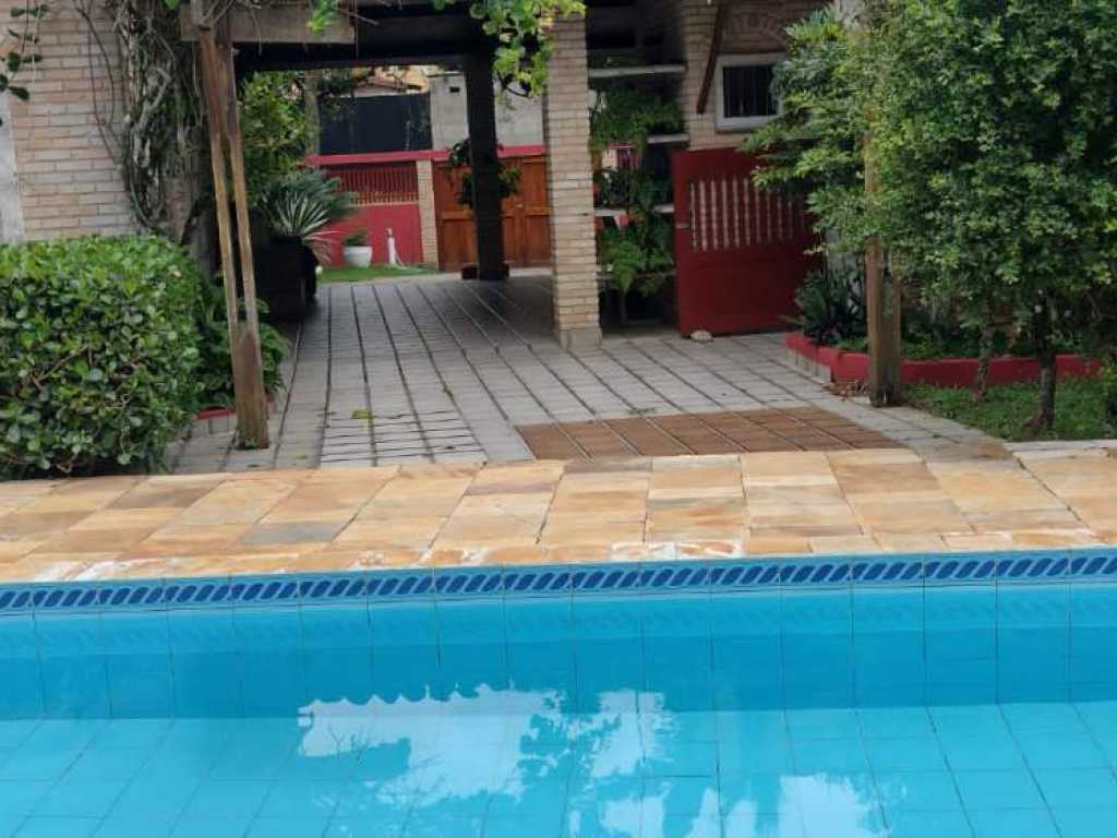 Confortavel casa Beira Mar 3 dorm com piscina nas Toninhas Ubatuba