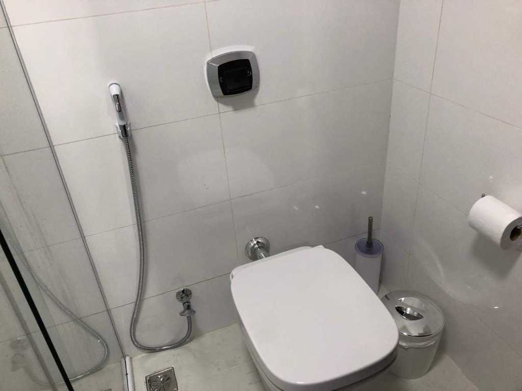 Lindo apartamento 4 quadras da praia, com ar condicionado