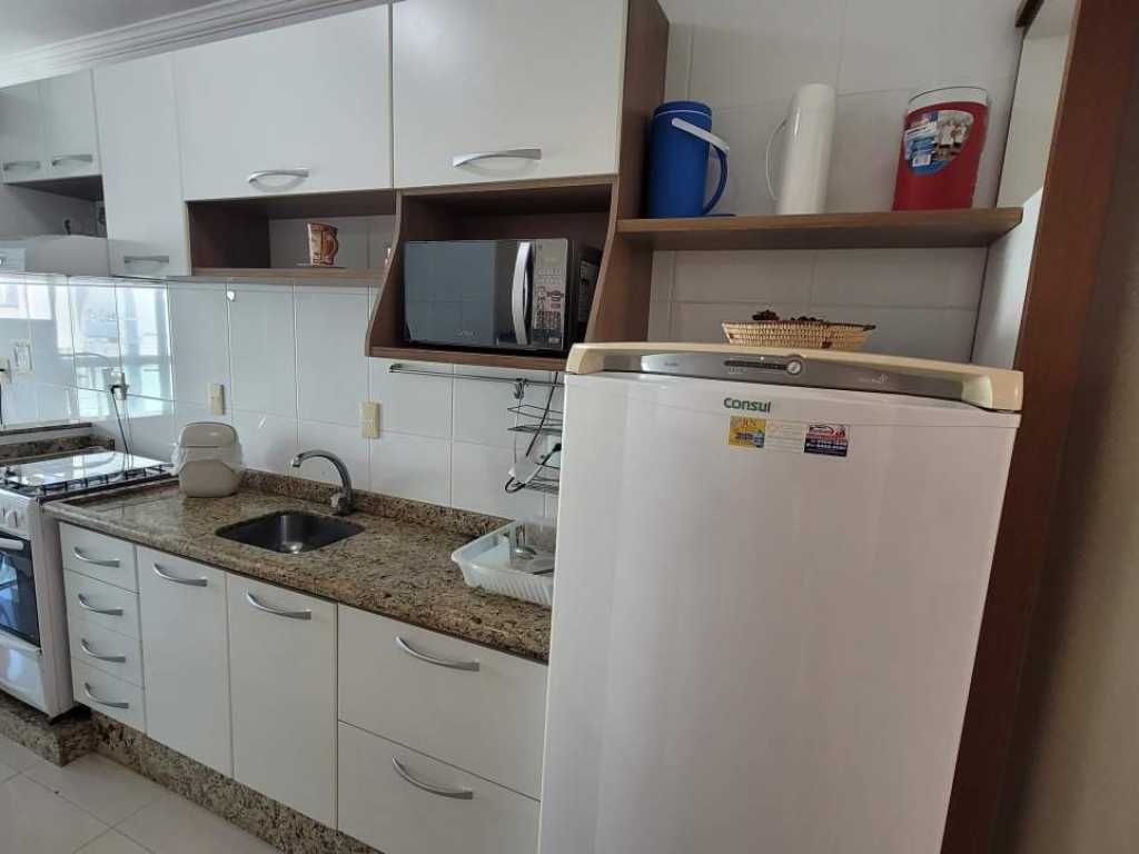 Apartamento á 100 m da praia de Bombas de 03 dormitórios c/ar - Ref.: B930