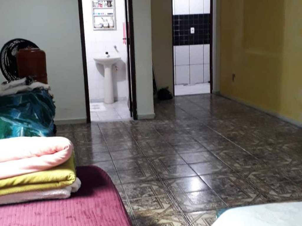 Quarto-sala / banheiro/area de serviço