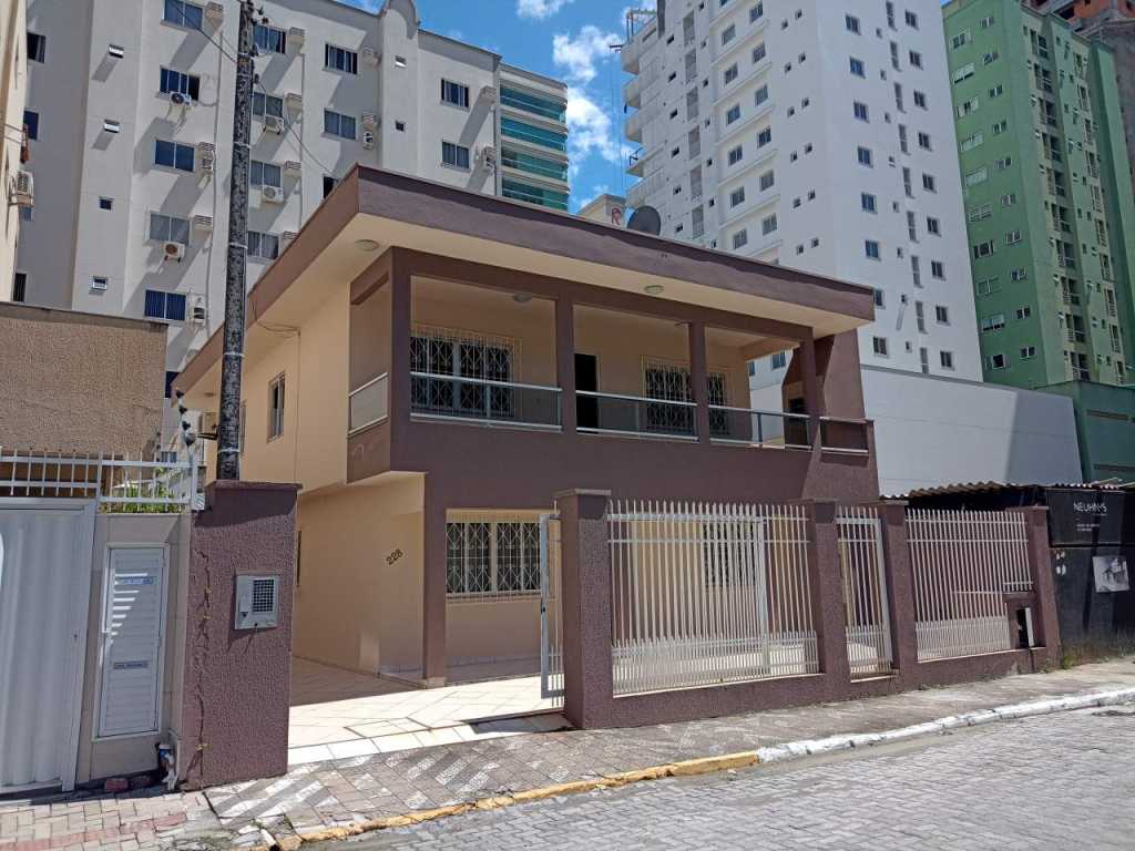 CASA  QUADRA MAR  PARA ALUGUEL DE TEMPORADA MEIA PRAIA ITAPEMA  SC