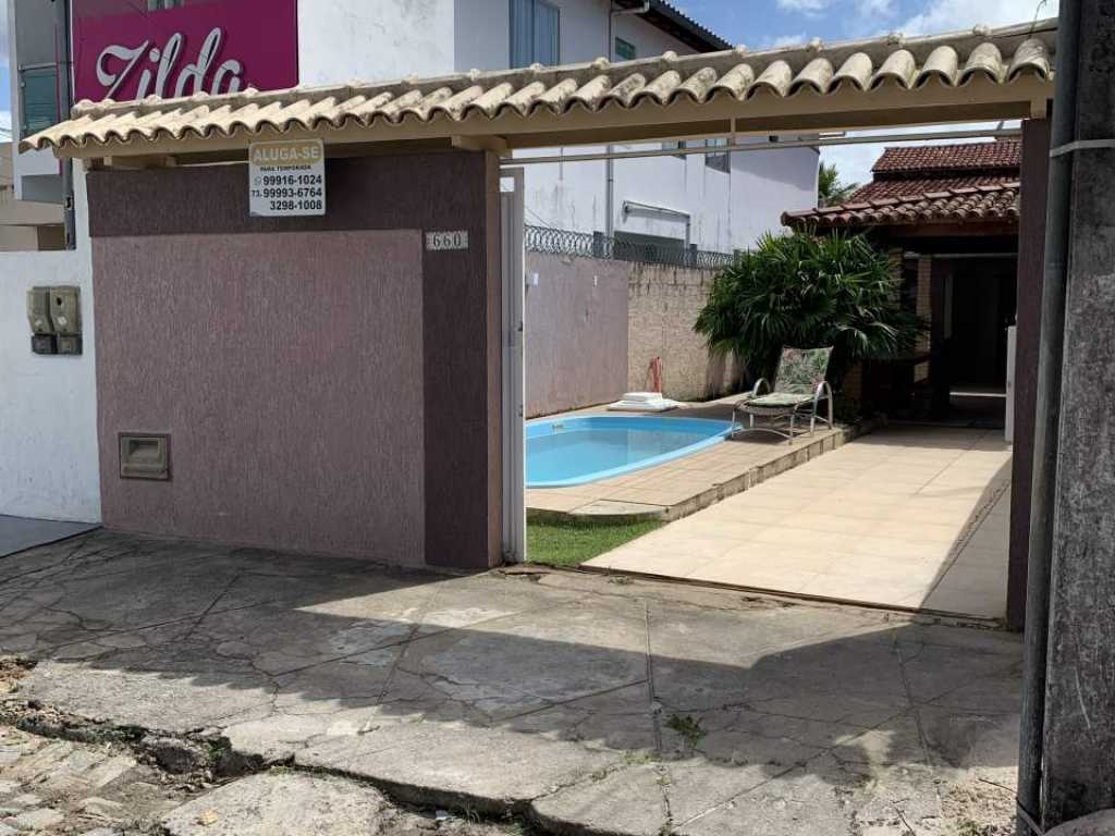 Casa com piscina em Prado Bahia