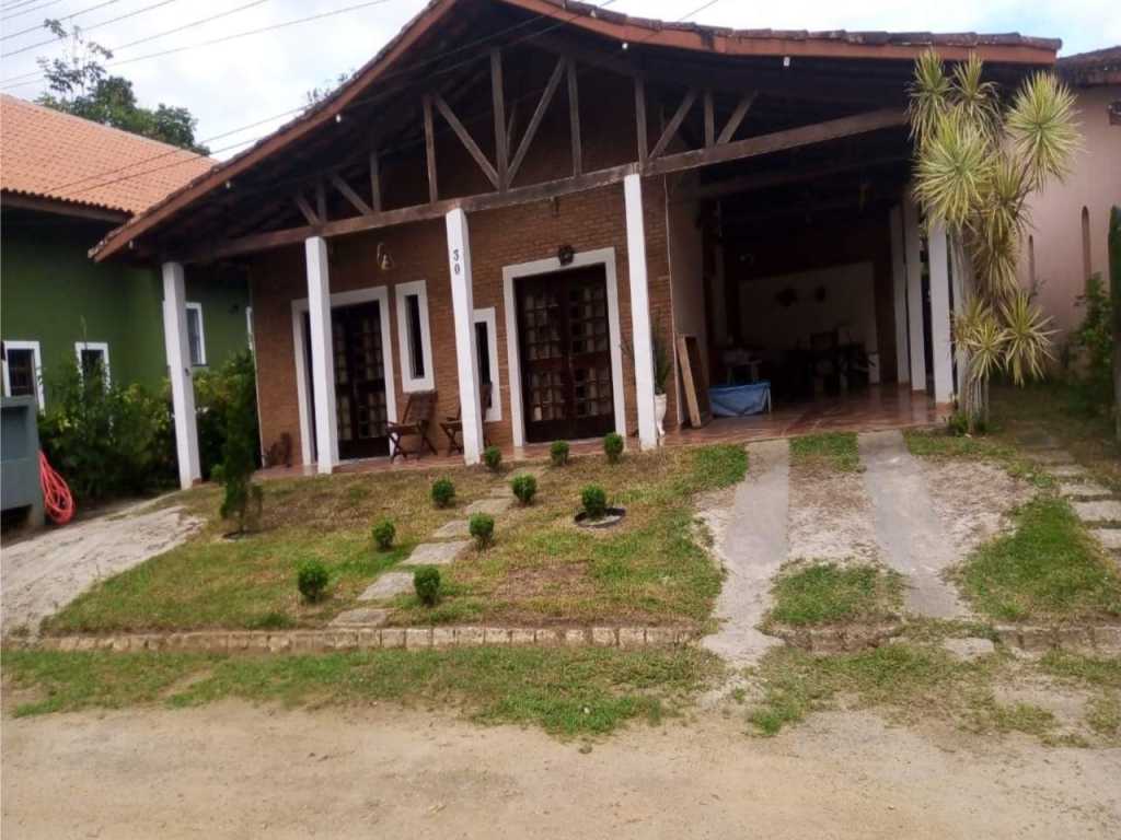 Cómoda casa de 3 dormitorios Ubatuba comunidad cerrada 90 mts mar