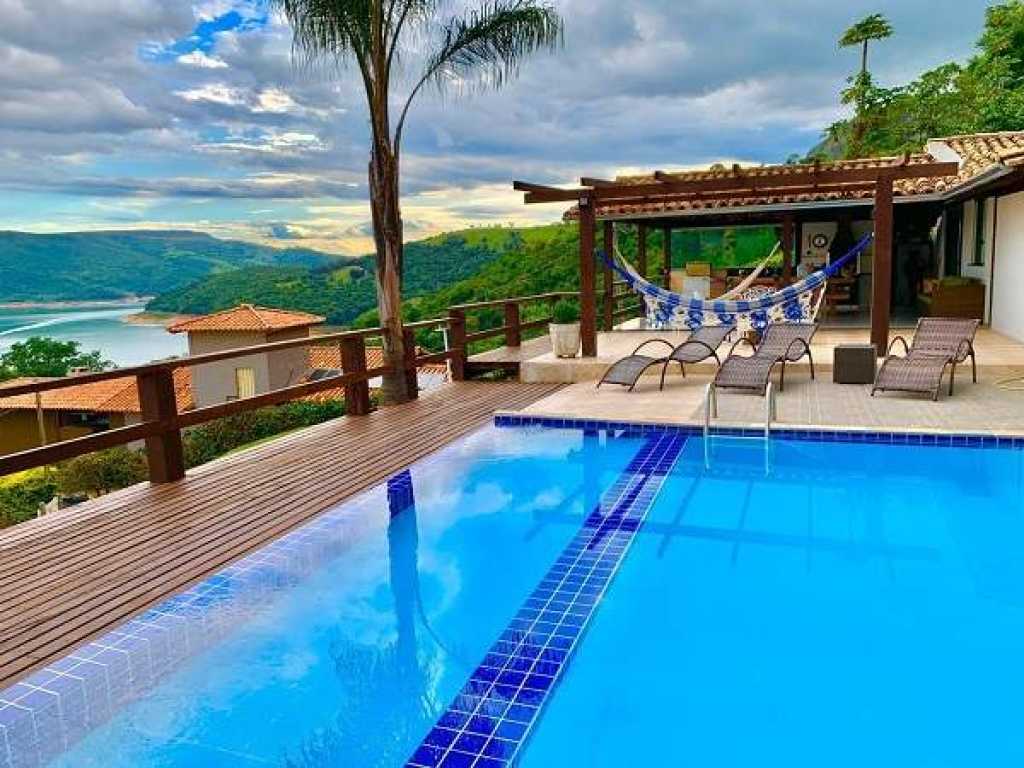 House with unparalleled views of Lake Furnas in Capitólio-MG