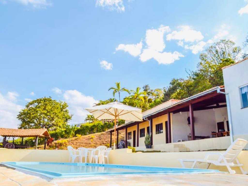 Lindo Rancho no Funil com vista incrível para o Lago de Furnas com Piscina e churrasqueira