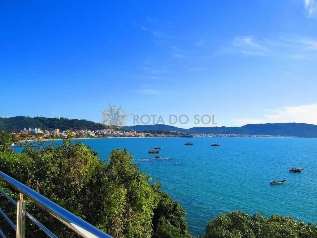 Cód 010 - Frente ao mar, com vista para as mais lindas Praias de Bombinhas.