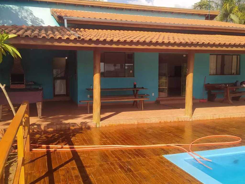 Casa na beira da represa Mascarenhas de morais.. cidade de Delfinópolis mg.