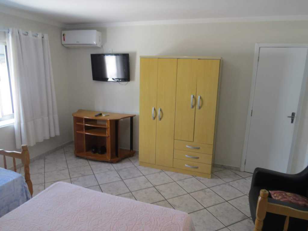 KITINETE COD 42 - PARA 4 PERSONAS RESIDENCIALES JOEL - CENTRO - BALNEÁRIO CAMBORIÚ / SC