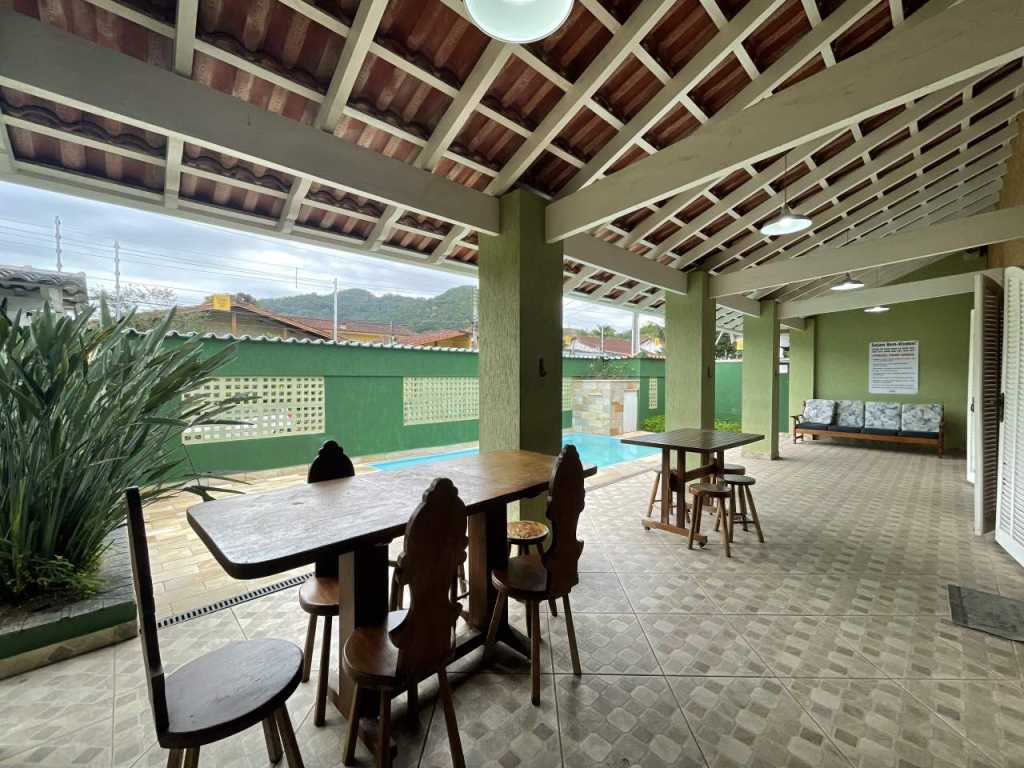 Casa com Piscina e Churrasqueira à 500 metros da Praia