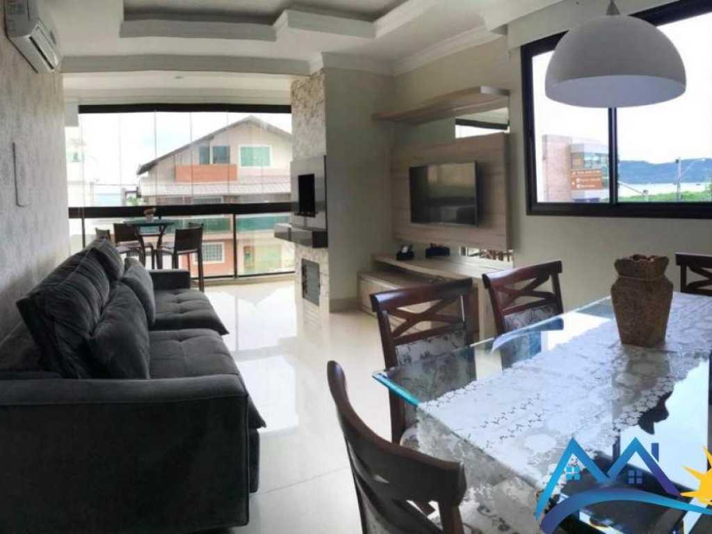 Amplo apartamento alto padrão na Praia de Mariscal