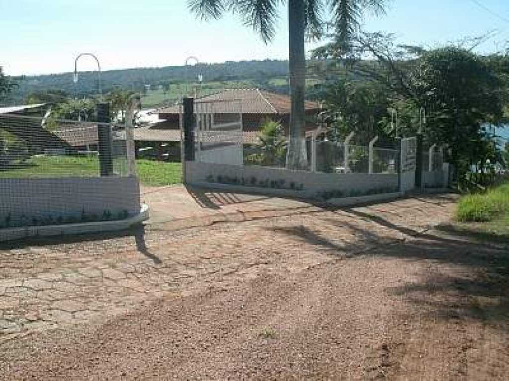 Excelente Espa�oso Rancho no Lago de Furnas