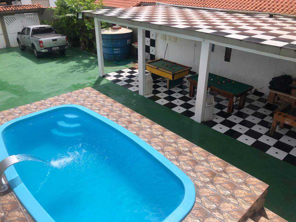 Ótima casa com piscina em Praia Grande