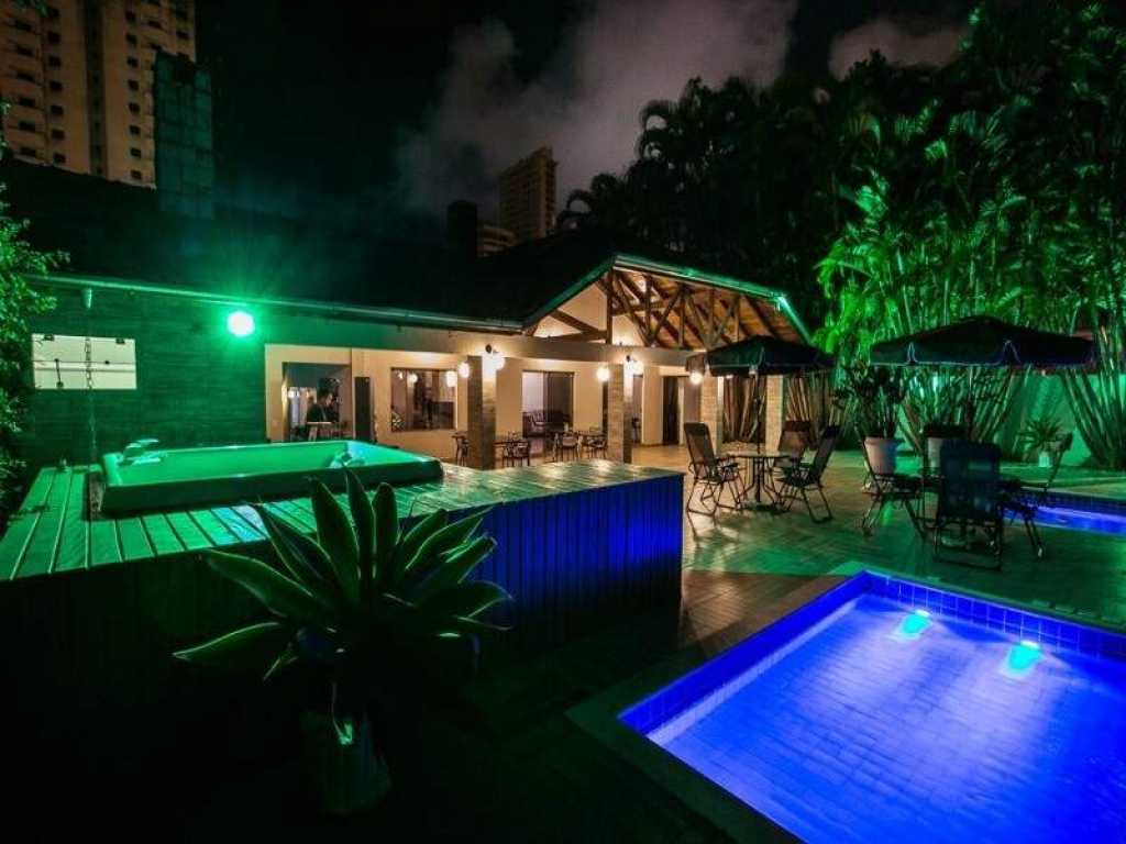 LINDA CASA COM PISCINA E CHURRASQUEIRA NO CENTRO DE BALNEÁRIO CAMBORIÚ