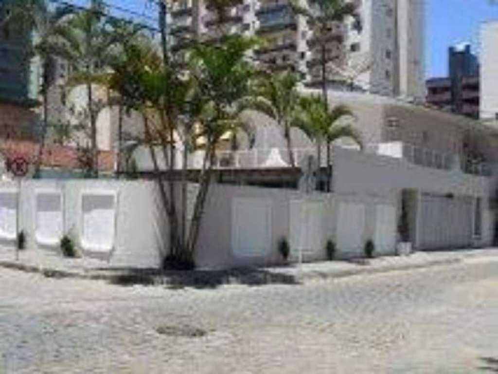 Grande casa climatizada com piscina no centro de Balneário Camboriú!