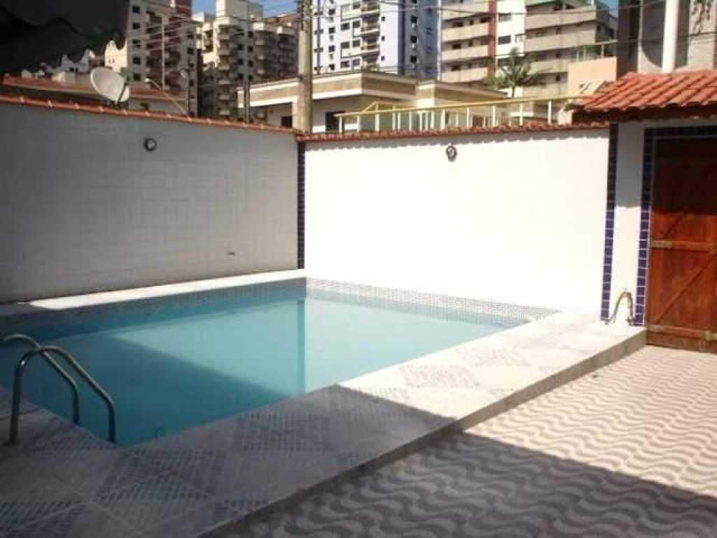 CASA PARA TEMPORADA PRAIA GRANDE COM PISCINA E PRÓXIMO AO CALÇADÃO