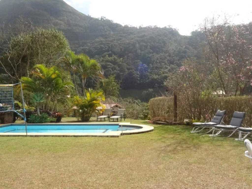 CASA COM PISCINA EM ITAIPAVA