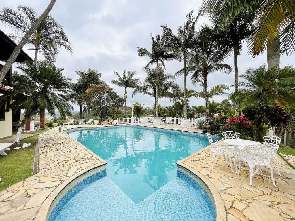 Casa Alto Padrão em Condomínio Igaratá | Piscina e Campo de Futebol