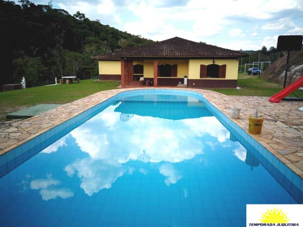 PISCINA EM ALVENÁRIA-SEDE ESTILO CASARÃO-LAGO-CAMPO DE FUTEBOL- SALÃO DE JOGOS -MESA AR-AERO HOCKEY