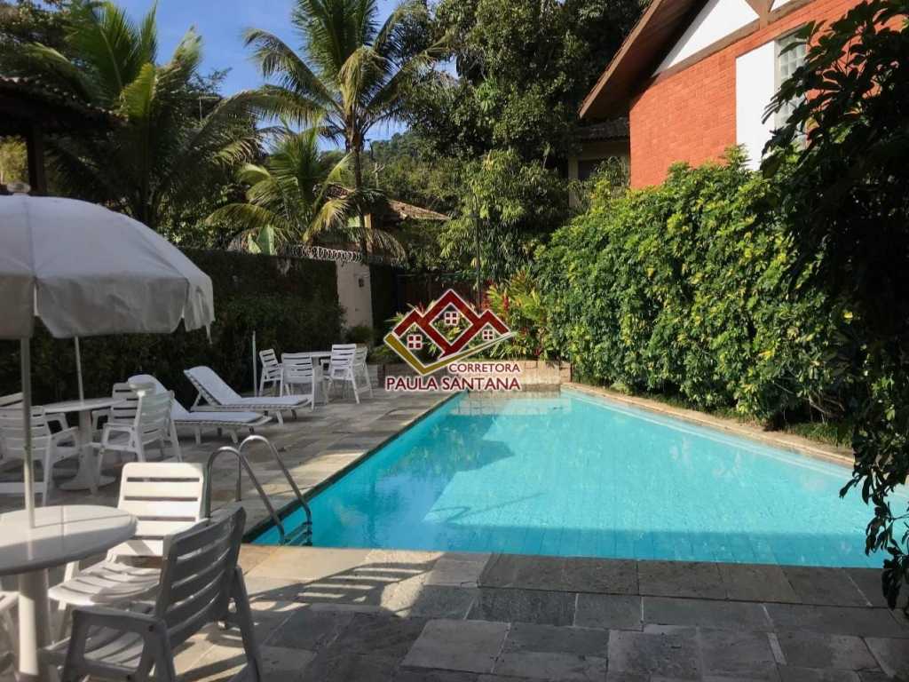 EXCELENTE CASA, ONDE SE ENCONTRA APENAS A 50 METROS DA PRAIA