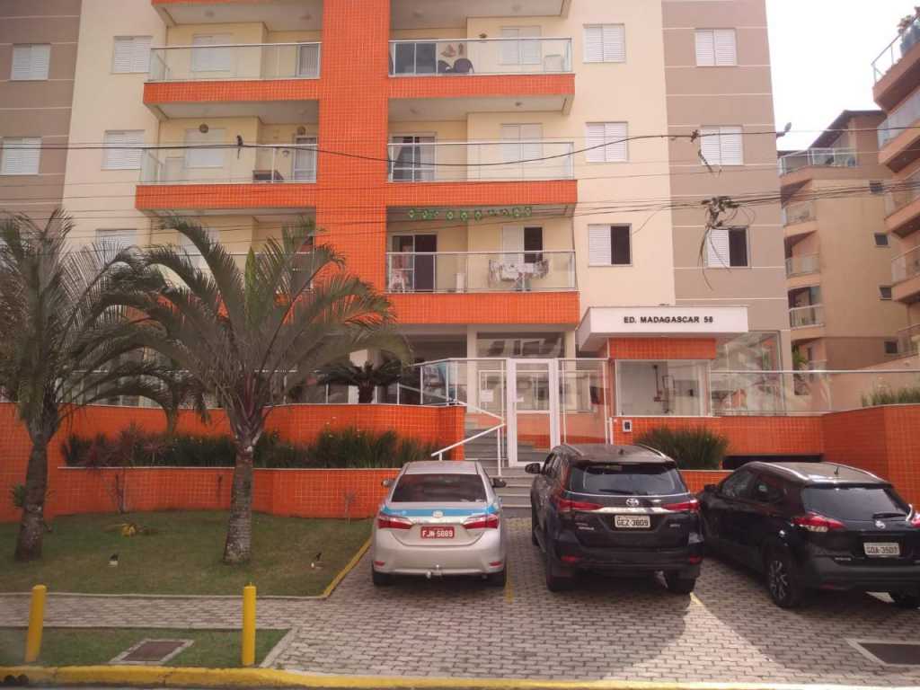 Apartamento novo com 3 quartos no melhor local da praia