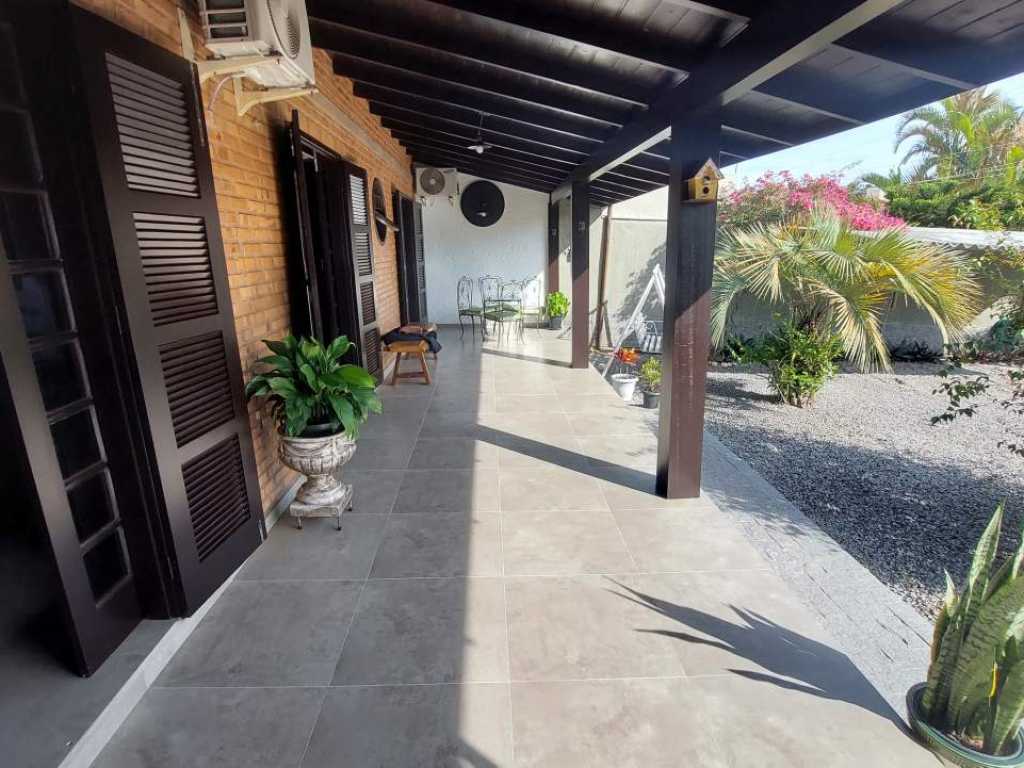 Perfeita Casa com 03 dormitórios sendo 01 suíte para passar suas féria