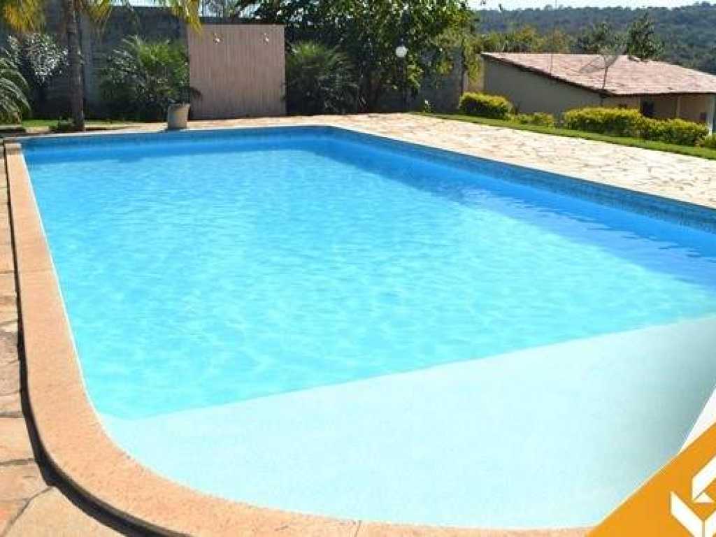 LINDA CHÁCARA C/ 3 QUARTOS SENDO 2 SUÍTES E PISCINA COM AQUECIMENTO SOLAR.