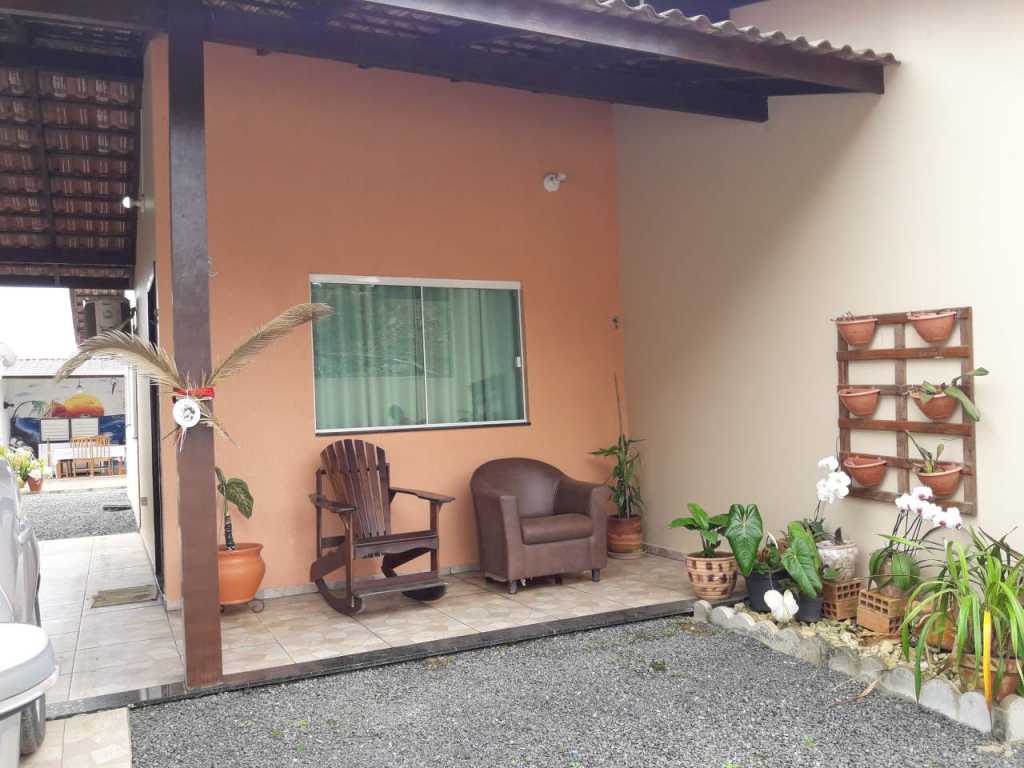 CASA AGRADAVEL COM PISCINA -