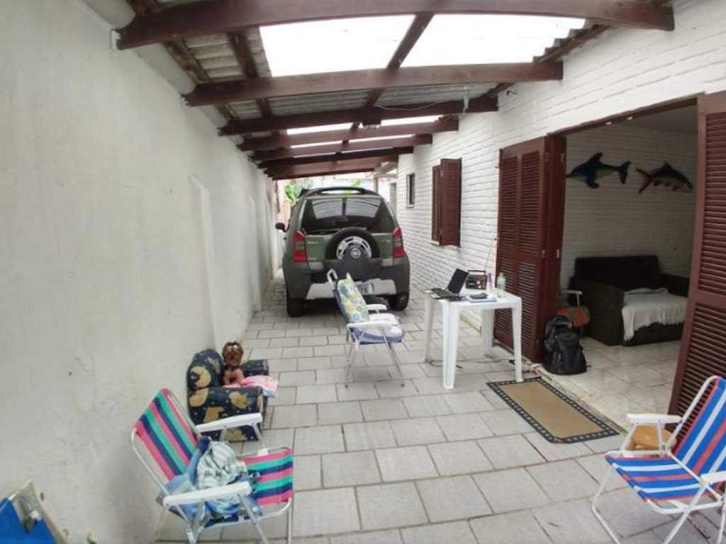 Casa para Temporada, Cidreira / RS, bairro Centro, 4 dormitórios, 2 banheiros, 2 vagas de garagens, mobiliado