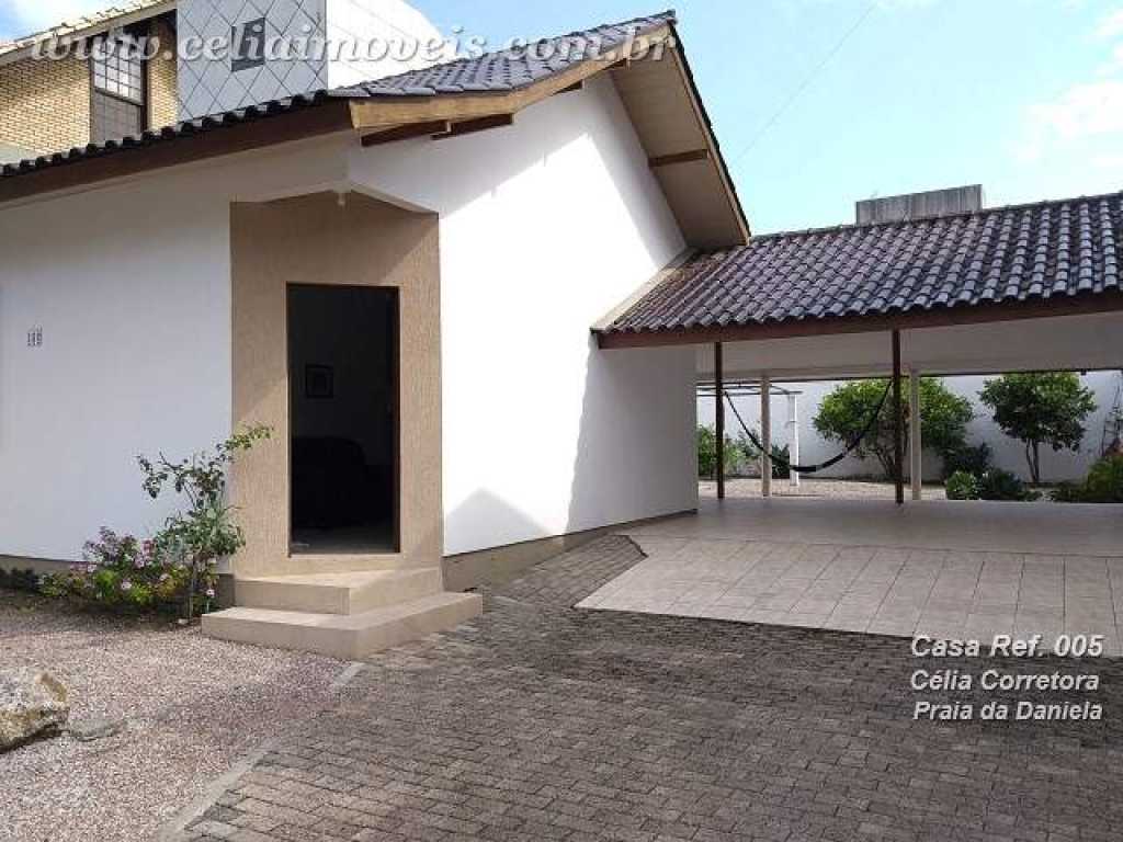 Casa a 249 m. da praia. 3 quartos (1 suíte)