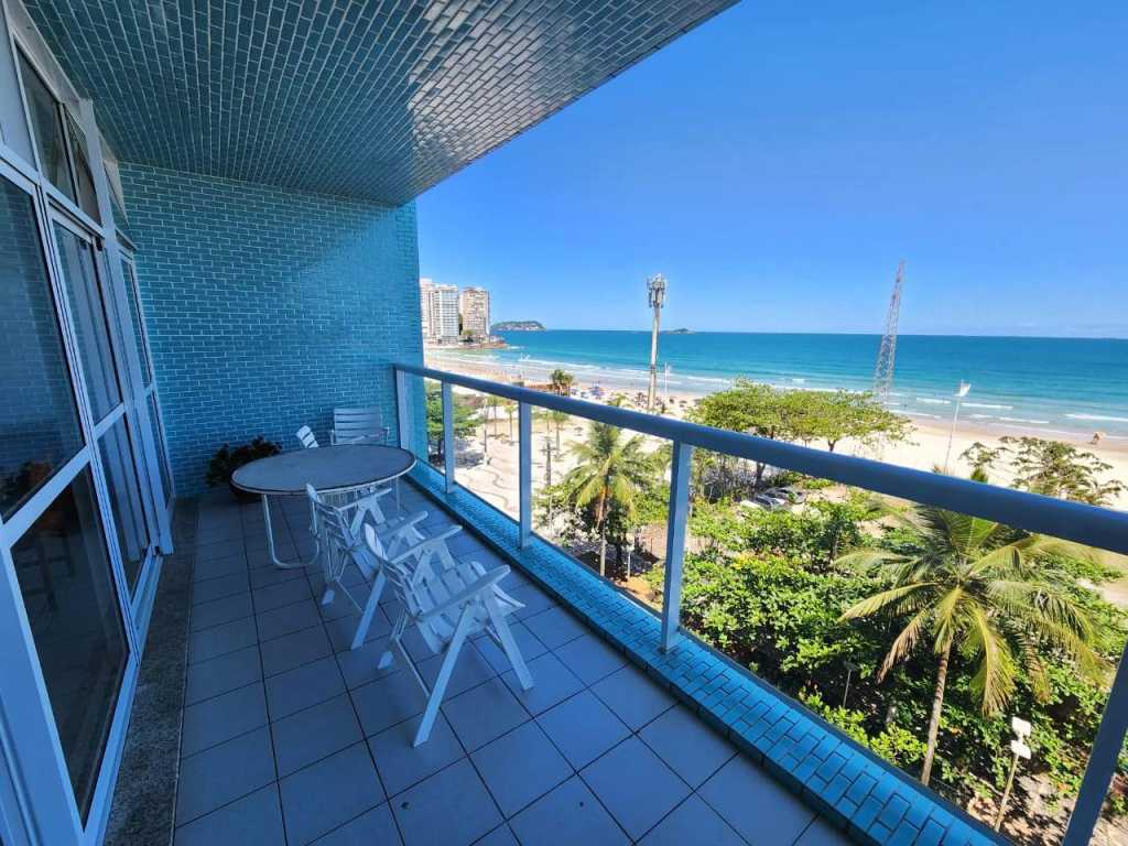 Apartamento de frente ao mar pitangueiras , de muito bom gosto!