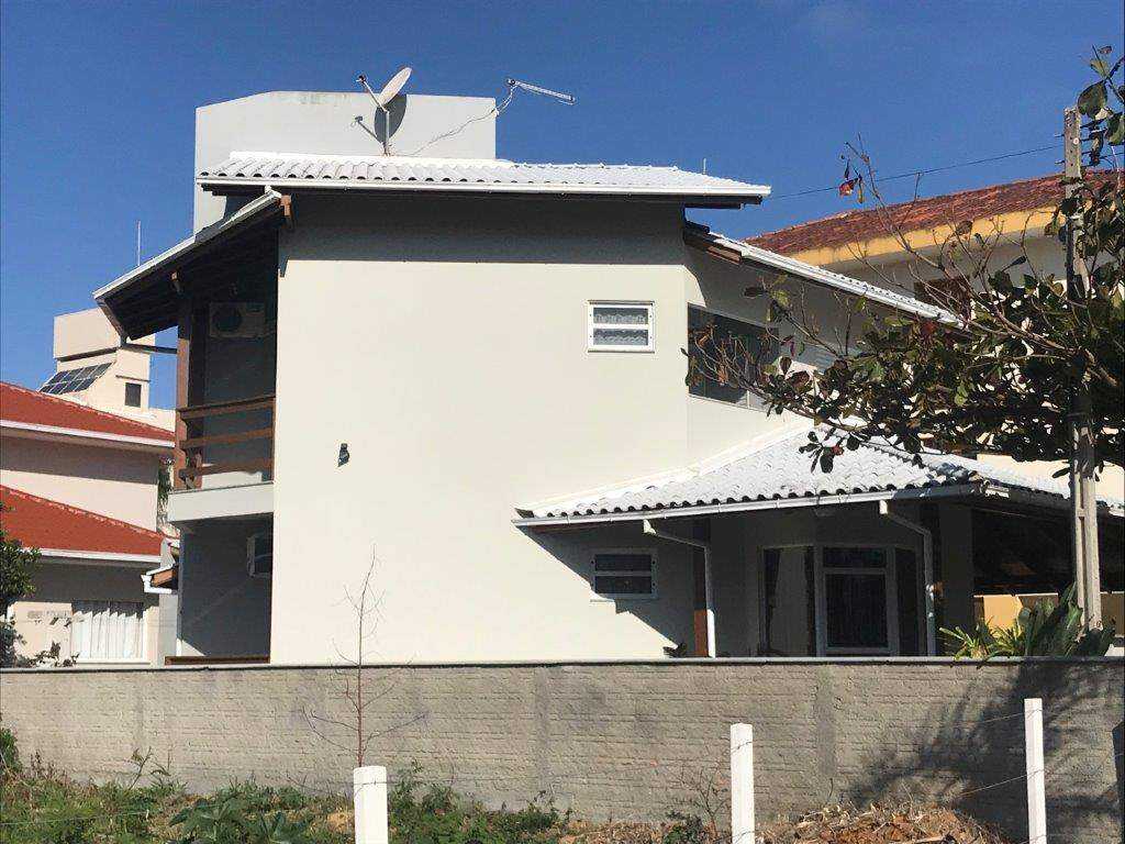 Bela casa em Governador Celso Ramos