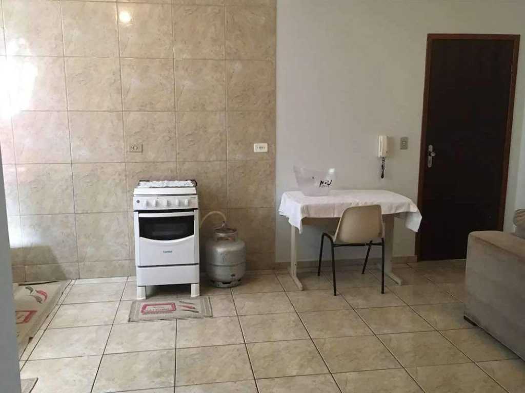 Apartamento 02 muito bem localizado