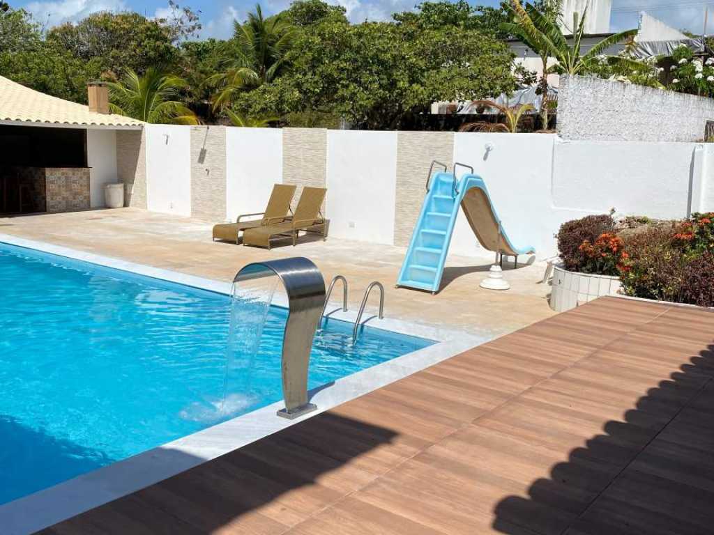 Maravilhosa casa com piscina e ótima localização