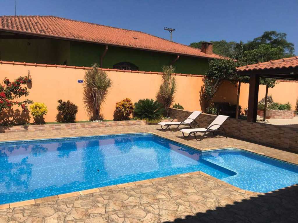 Chácara com Piscina, Churrasqueira, Fogão a Lenha, Quadra, Salão de Festas, Mesa de Bilhar, Karaokê e etc