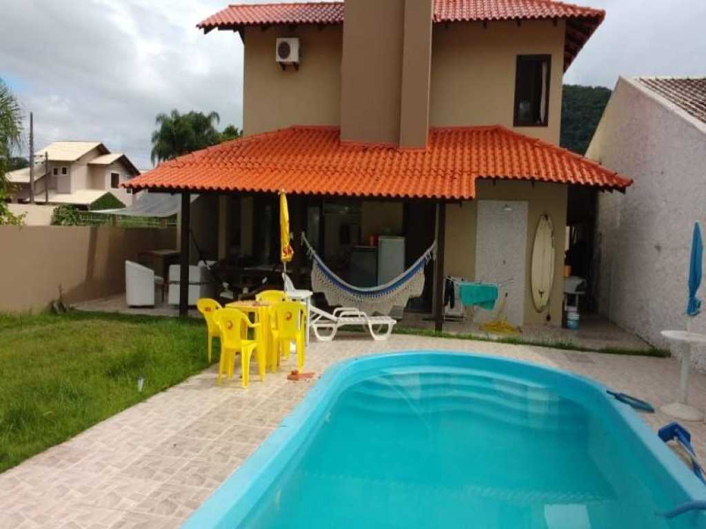 CASA COM PISCINA BALNEÁRIO CAMBORIÚ PARA VERÃO!