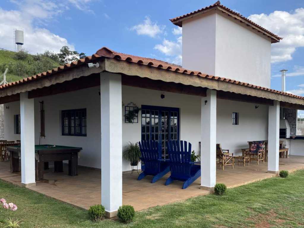 Chácara Pôr do Sol with large pool and a privileged view of the valley!